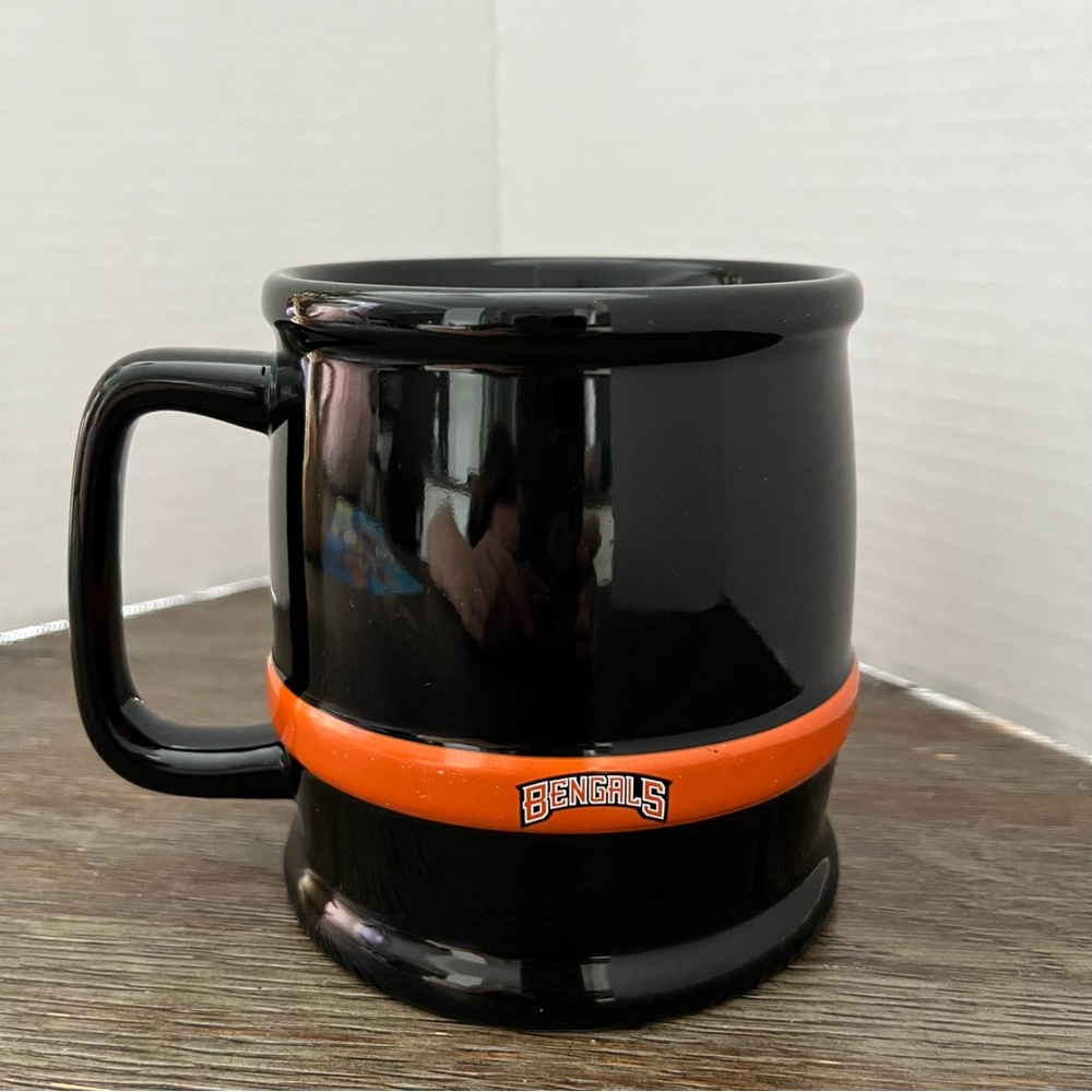 Cincinnati Bengals NFL Licensed Black & Orange Ceramic Coffee Mug - Picture 2 of 6